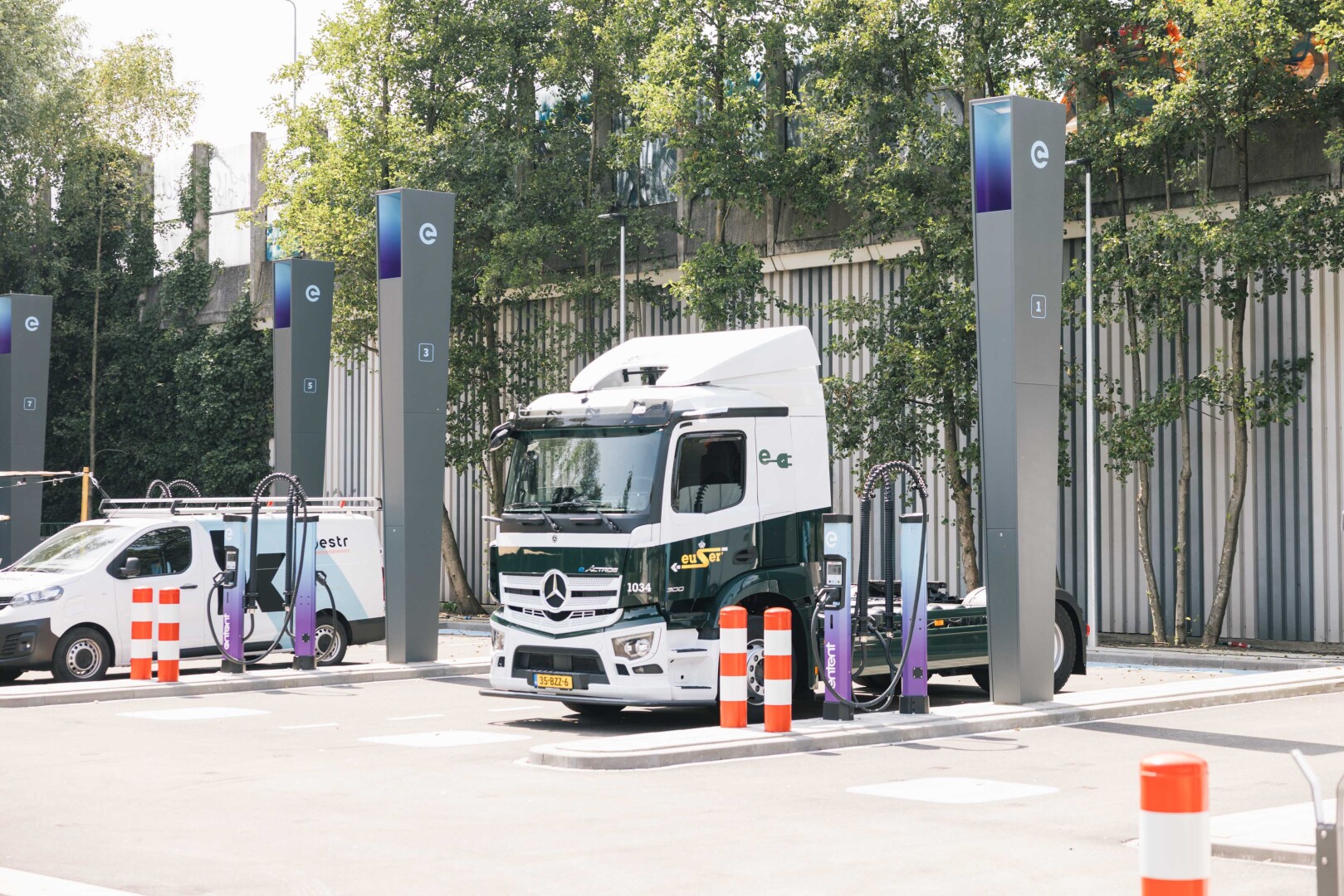 Entent signing masten